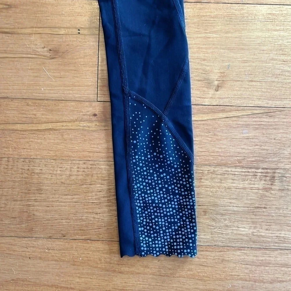 Lululemon Tight Stuff Tight Reflective Scalloped Hem Blue Purple Size 2 - Picture 2 of 3